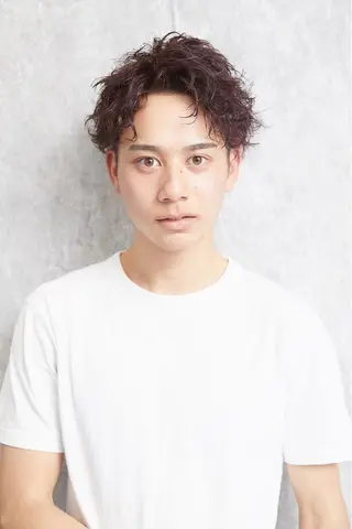 ショート カラー パーマ 𝙱𝙻𝙴𝙽 𝚋𝚢 𝚍𝚘𝚝.所属・🤍BLEN 窓🤍のヘアスタイル