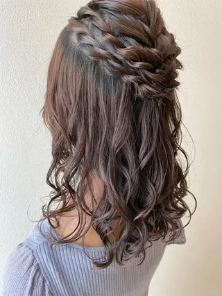 セミロング ヘアアレンジ 沢田 瞳のヘアスタイル