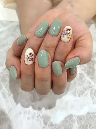 ネイル リル シャインのネイルデザイン