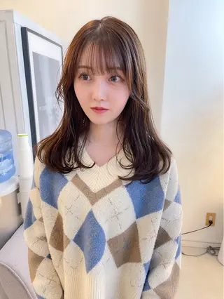 ミディアム カラー AiM 大名　似合わせカットのヘアスタイル