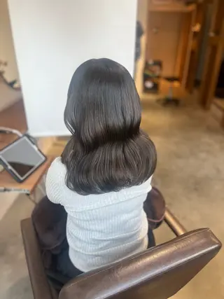 ミディアム 塩川ももこ/ 縮毛矯正/ヘアセットのヘアスタイル