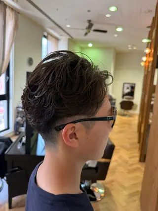 ショート パーマ メンズ 溝口 槙里也のヘアスタイル