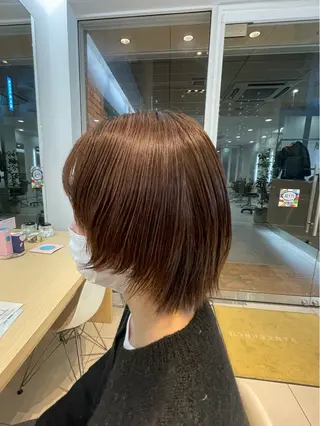 ミディアム ウラスギ アカリのヘアスタイル