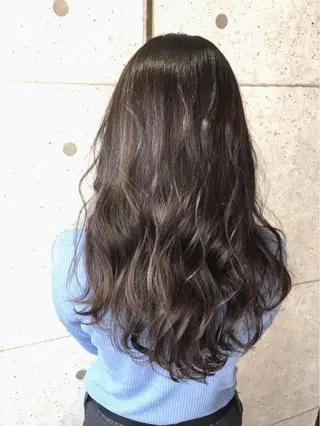 ロング 足立 磨咲のヘアスタイル