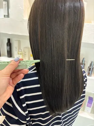 ミディアム 顔周りのデザイン特化 井手麻梨栄のヘアスタイル