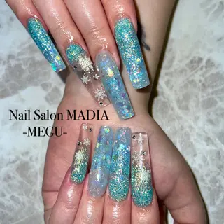 ネイル MADIA藤沢所属・MADIA MEGUのネイルデザイン