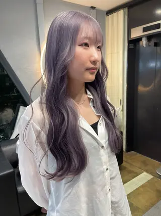 ロング カラー 宮崎　達也 ミルクティーベージュのヘアスタイル