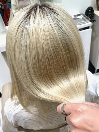ミディアム 篠塚 菜々子のヘアスタイル
