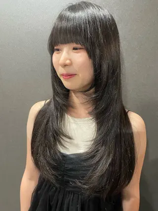ロング sherry【シェリー】所属・miho 大国町 柔らかいハイトーンのヘアスタイル
