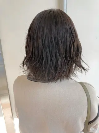 ミディアム 栗林 茉那のヘアスタイル