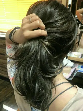 カラー ＦＵＮＩＣ ファニックのヘアスタイル