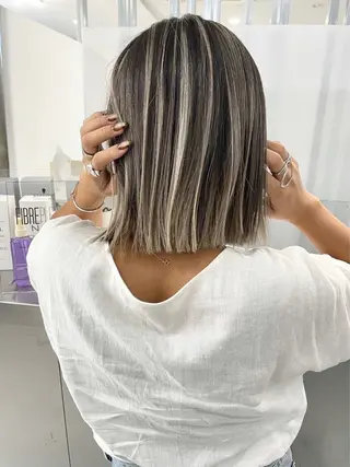 ミディアム カラー 中井 一葉のヘアスタイル