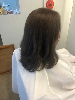 セミロング チーモハッピーヘアメイク所属・きたむら あやののヘアスタイル