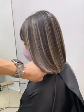 ミディアム カラー ネイル マツエク・マツパ アイブロウ ハイライト、レイヤー カット/西梅田/中西のヘアスタイル