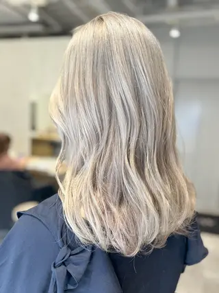 ミディアム 服部 真希のヘアスタイル