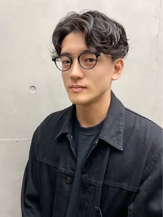 パーマ メンズ メンズ職人/センター パート/富沢真斗のヘアスタイル