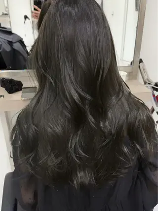 カラー YOLO/ HANAのヘアスタイル