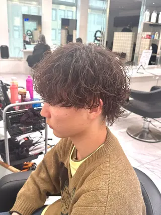 ミディアム パーマ ヘアアレンジ メンズ 顔まわりカット の達人のヘアスタイル