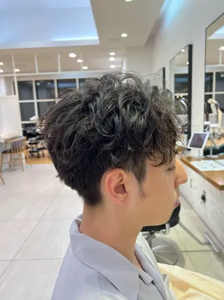 ショート メンズパーマ 岩成健志郎のヘアスタイル