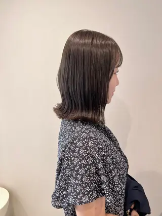 ミディアム カラー ノイシキ サキのヘアスタイル