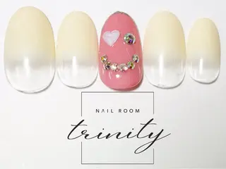 ネイル Trinity ネイリストスタッフのネイルデザイン