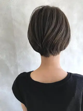 ショート カラー MOU namba ムウナンバのヘアスタイル