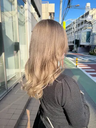 ロング カラー 垢抜けハイトーン×ブ ロウリストAZUKIのヘアスタイル