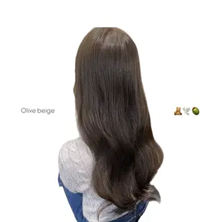 ロング カラー SALOWIN MITO所属・nana /ベージュ / 透明感カラーのヘアスタイル