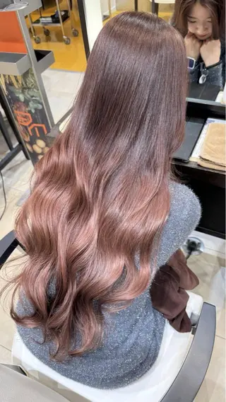 ロング カラー 塩谷 楓のヘアスタイル