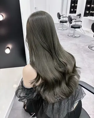 ロング ioe 西梅田＋店のヘアスタイル