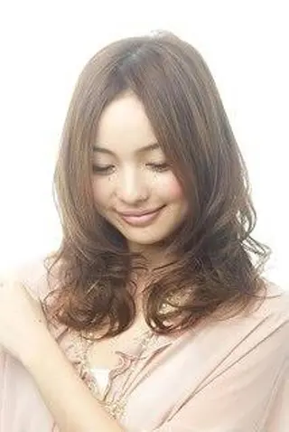 セミロング カラー パーマ u hair所属・こばやし ももこのヘアスタイル