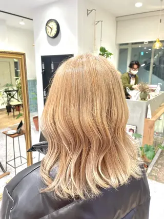 カラー ブリーチカラー ボブカット🫧のヘアスタイル