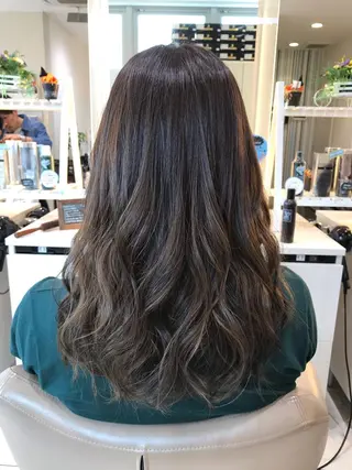 セミロング カラー 清藤 綾のヘアスタイル
