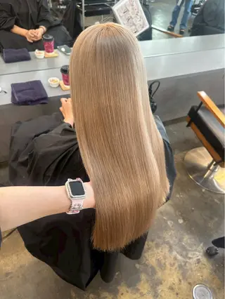 ロング カラー ブリーチ/ハイトーン ピンク/ベージュ🎟のヘアスタイル