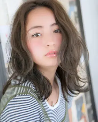 ミディアム salowin 原宿 aroa所属・韓国／ハッシュカット ／透明感カラー／金野のヘアスタイル