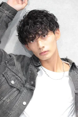 カラー *垢抜け暗髪💍 モデル🖤池袋のヘアスタイル