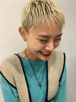 ショート nuu所属・💜ショート💜 ウルフ、ボブ二色亜美のヘアスタイル