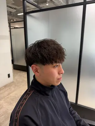 パーマ メンズ SALOWIN梅田茶屋町North店所属・岡田/メンズ特化/パ ーマ&ショートのプロのヘアスタイル