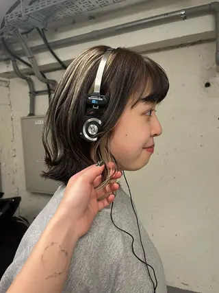 カラー 秋濱 佳穂のヘアスタイル