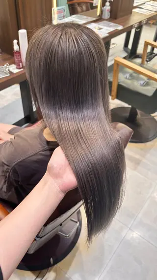 ロング カラー アニメ髪・ウルフ🦇 樋口莉夏のヘアスタイル