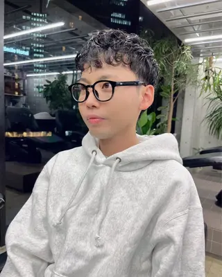 ショート パーマ メンズ ダブルカラー/ ケアブリーチ/クニトのヘアスタイル