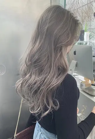 カラー ロング ayano/天神 ハイトーン/デザインのヘアスタイル