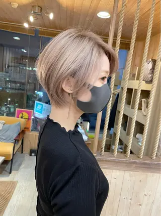 ショート 韓国レイヤー外国人風 透明感カラー髪質改善のヘアスタイル