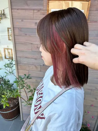 ミディアム 高津 千慧のヘアスタイル