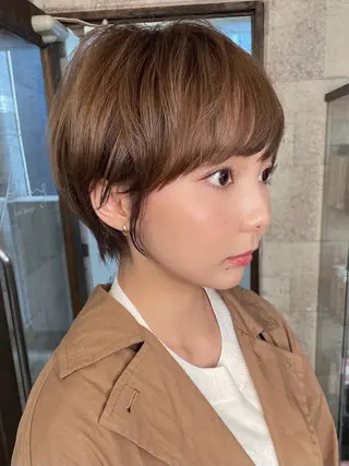 ショート カラー 歌 音のヘアスタイル