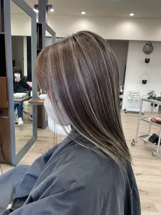 ミディアム カラー 德本 奈名美のヘアスタイル