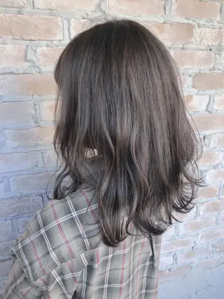 ロング カラー 伊藤 康乃のヘアスタイル