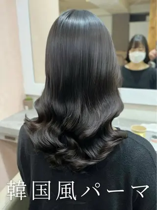 ロング 波巻きウェーブ 韓国風パーマ 纐纈のヘアスタイル