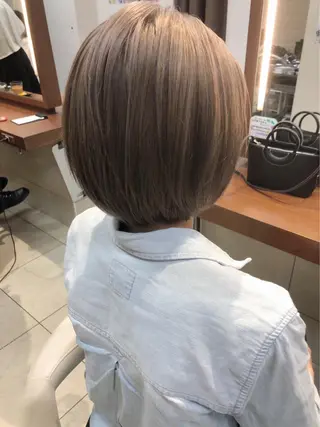 ショート カラー 🌈haru🌻 藤沢ハイトーン🌈のヘアスタイル