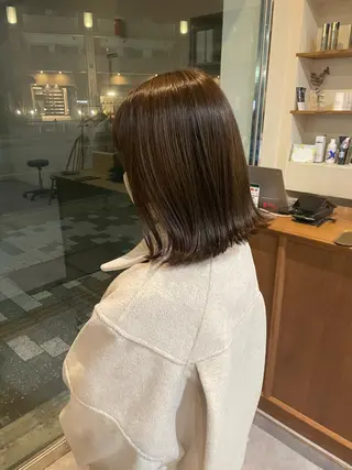 ミディアム あやか/ベージュ /透け感カラーのヘアスタイル